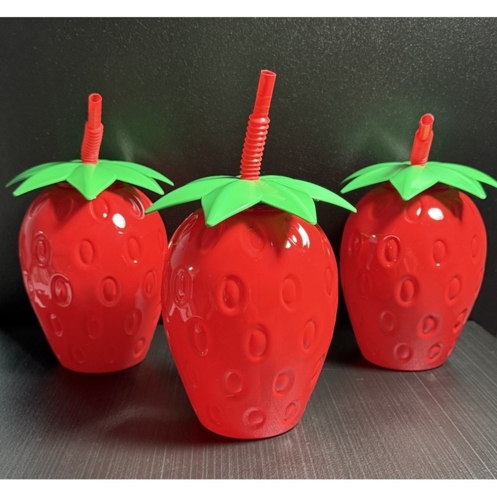 Set Strawberry Shaped Tumbler with Straw and Strawberry Decor Summer Party - Picture 3 of 7